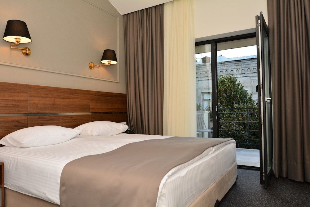 Hotel Garnet Tbilisi Superior Double or Twin Room 3