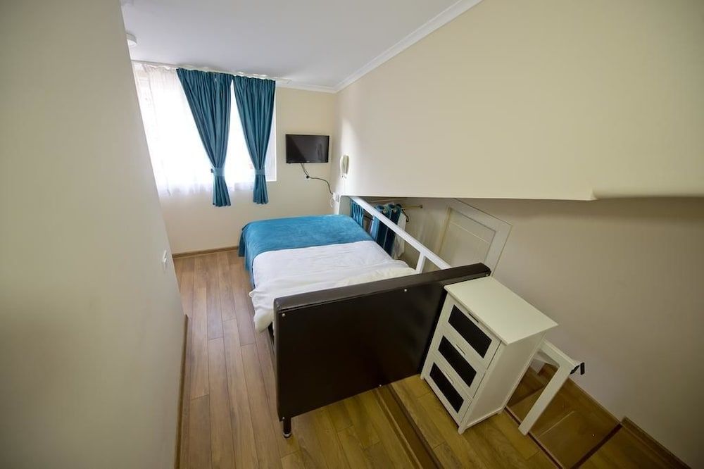 undefined Emigrant 2