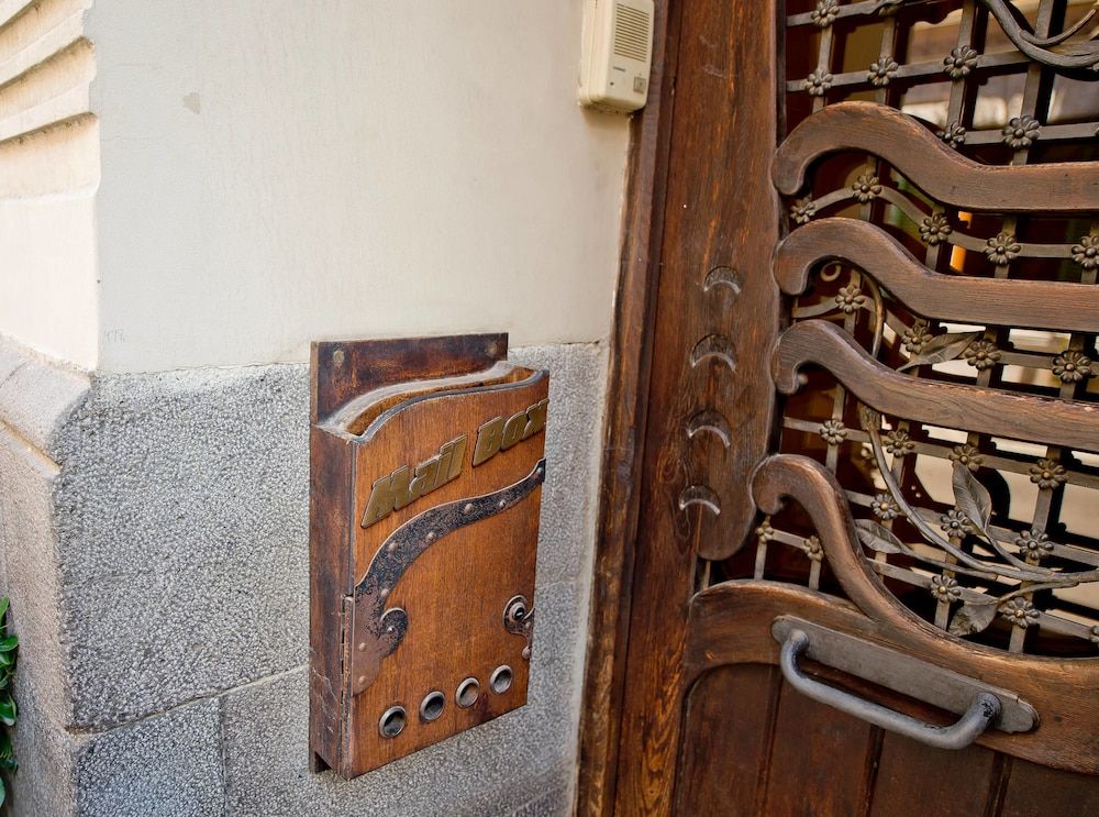 undefined Emigrant 8