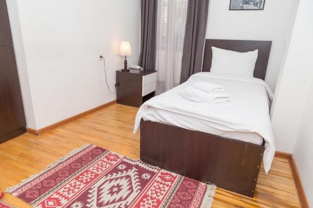 Ava Hotel Standard Twin Room, Non Smoking 2