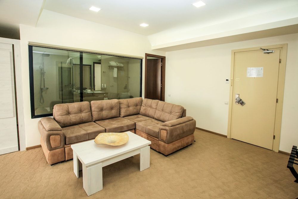 Pirimze Plaza Panoramic Suite 3