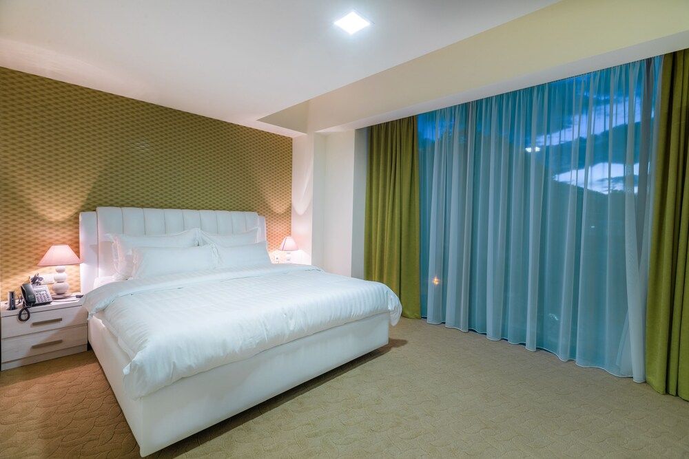 undefined Pirimze Plaza 5