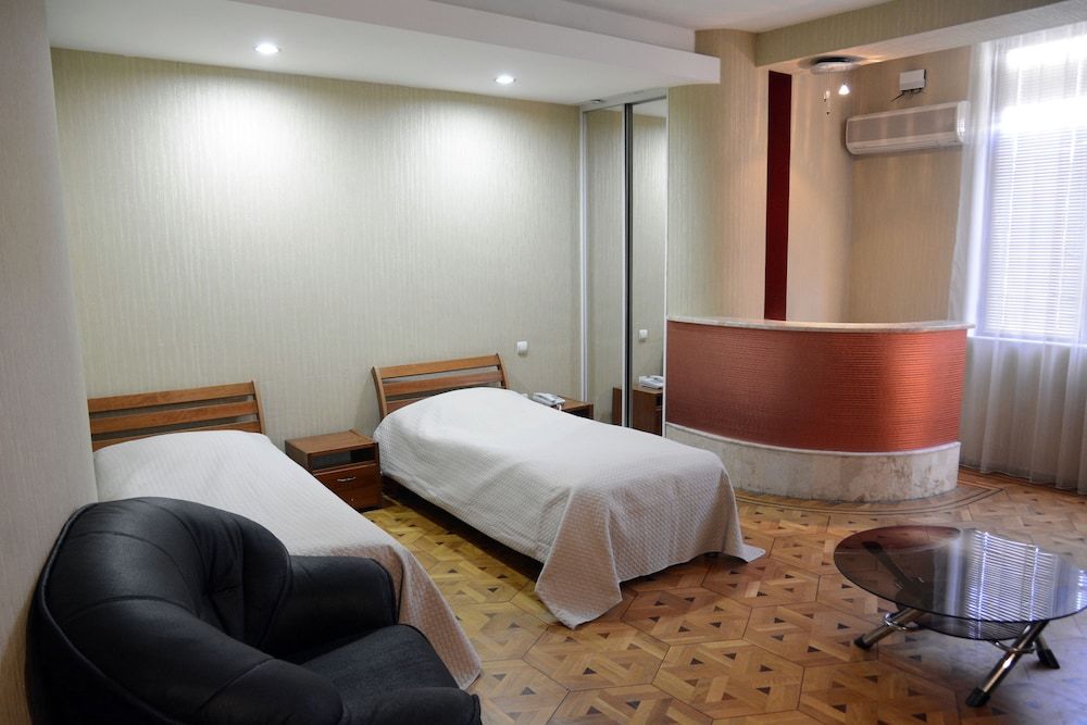 undefined Hotel Ata 2