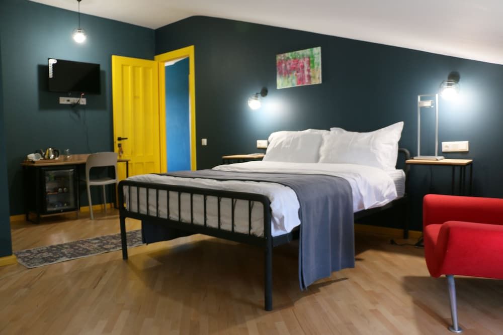 Boutique Hotel27 Plus Superior Triple Room, 1 Queen Bed, City View 5