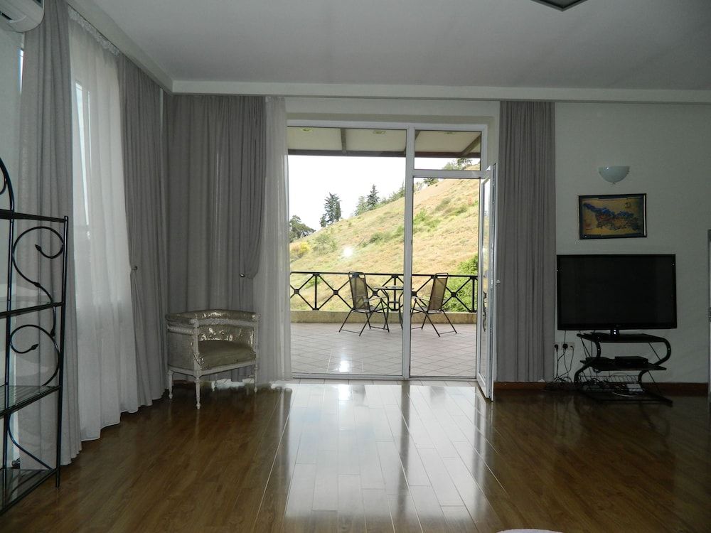 Terrace House Tbilisi Panoramic Quadruple Room 6