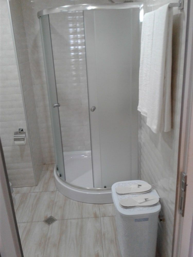 Senator Hotel Family Room, Balcony, City View 6