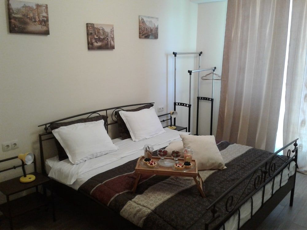 Senator Hotel Family Room, Balcony, City View