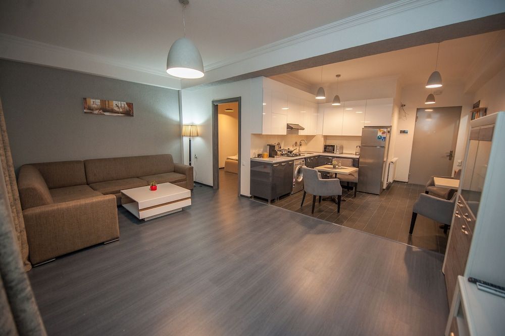 undefined Easy Hotel 4