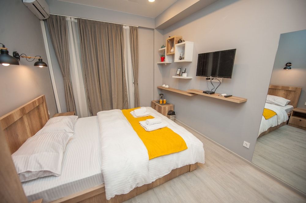 undefined Easy Hotel