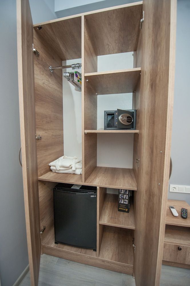 Easy Hotel Twin Room 8