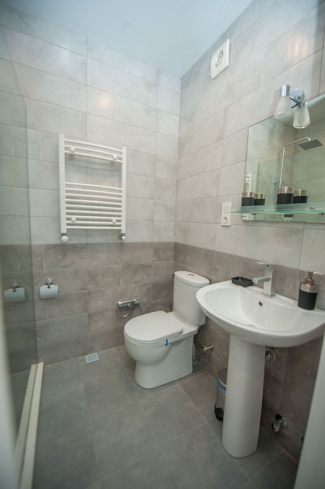 Easy Hotel Twin Room 9