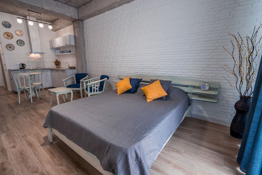 Easy Hotel Double Room, Garden View 3