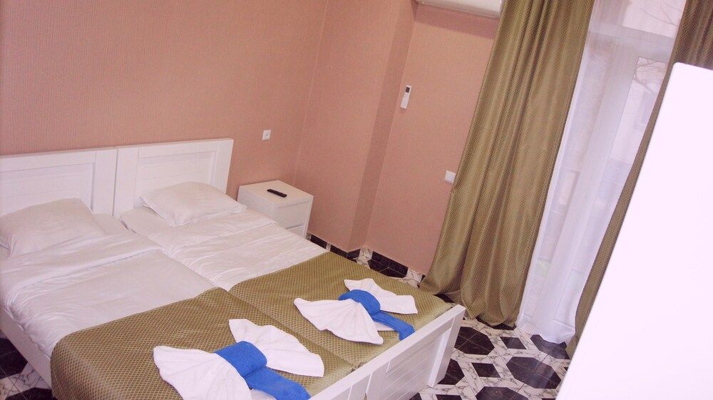 Elite Lux Hotel Classic Suite, 2 Twin Beds, Non Smoking 3