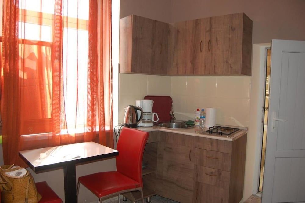 Avenue18 Apartment, Kitchen