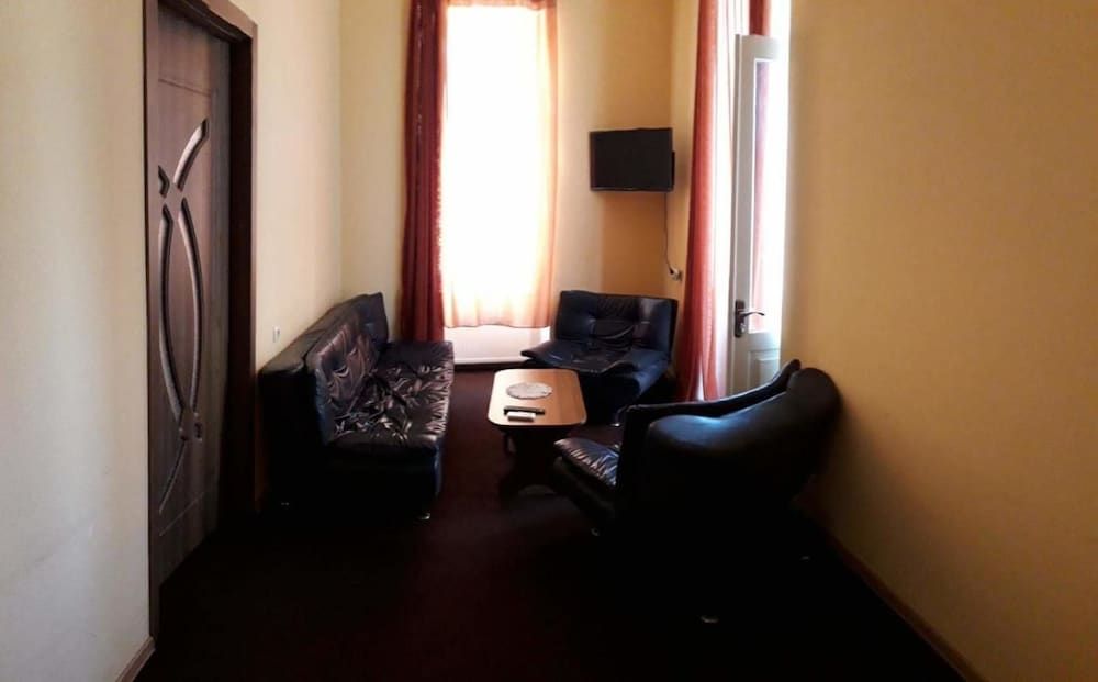 undefined Avenue18 7