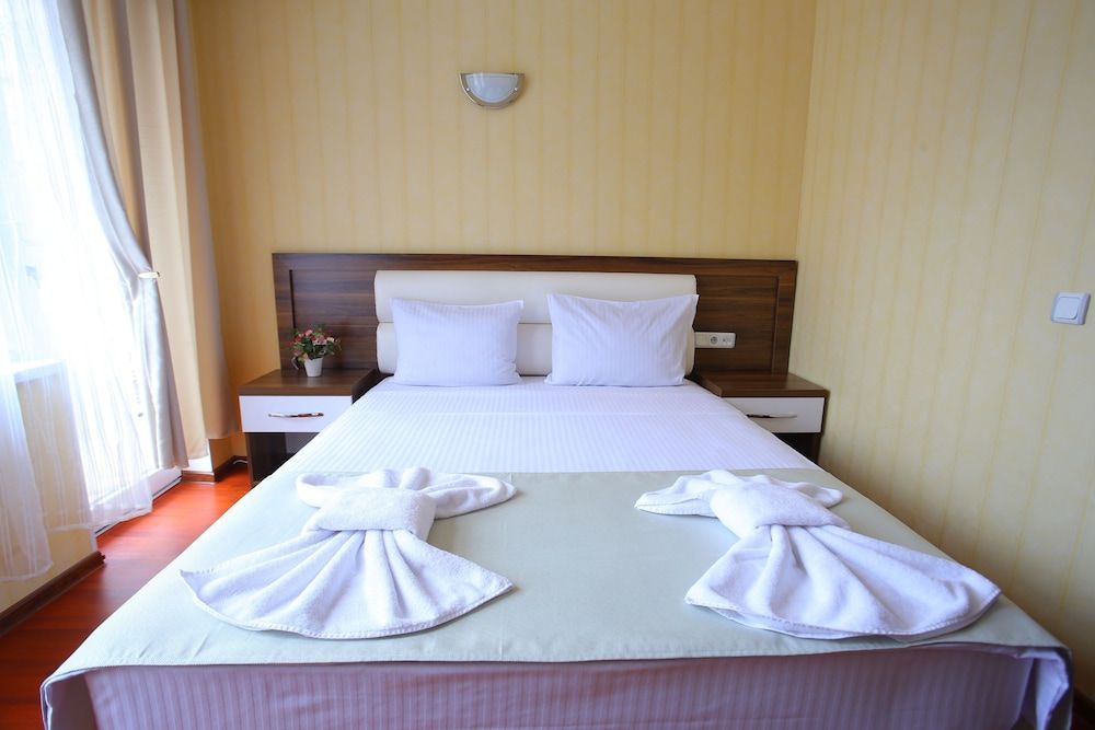 undefined Aristocrat 4