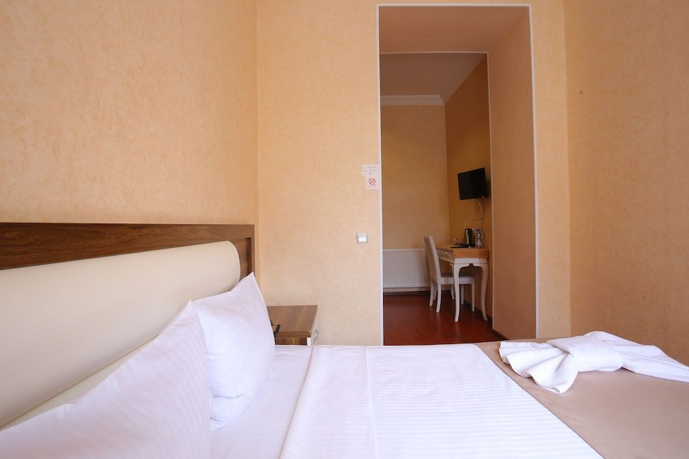 undefined Aristocrat 5