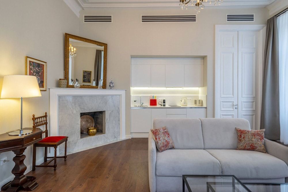 Tiflis Opera Aparthotel Royal Apartment, 1 King Bed with Sofa bed, City View 18