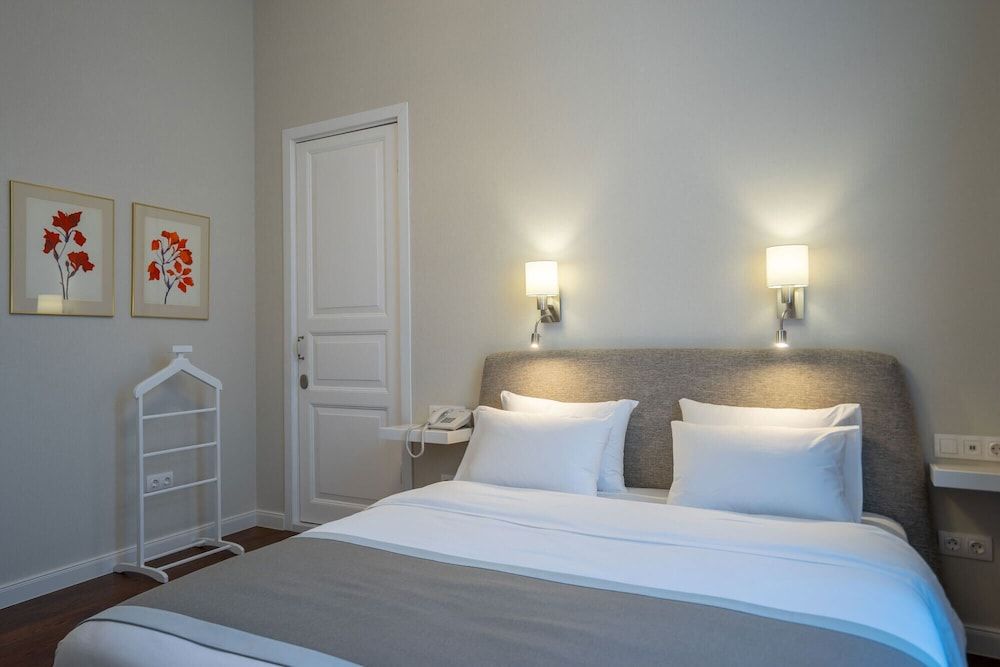 Tiflis Opera Aparthotel Royal Apartment, 1 King Bed with Sofa bed, City View 7