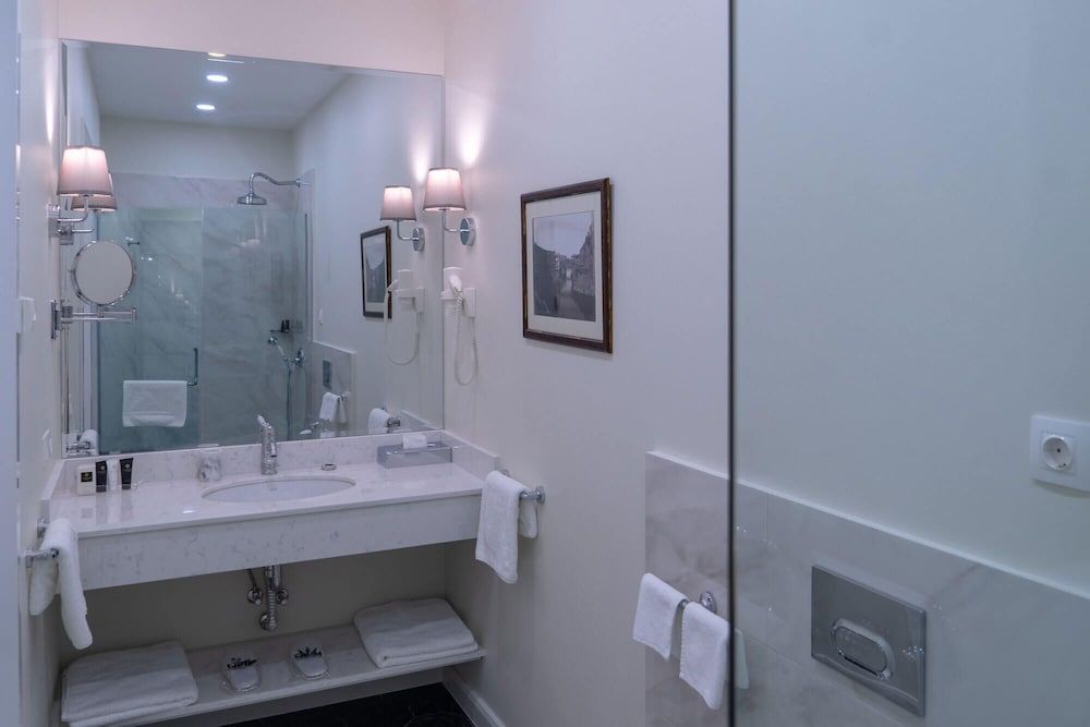 Tiflis Opera Aparthotel Royal Apartment, 1 King Bed with Sofa bed, City View 9