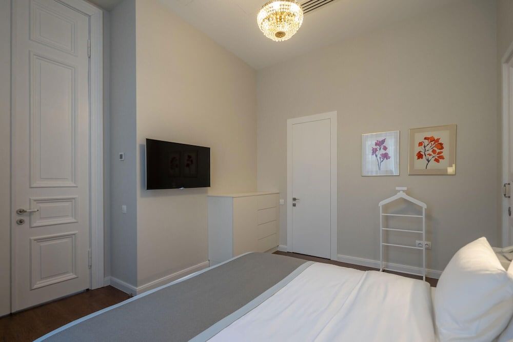 Tiflis Opera Aparthotel Royal Apartment, 1 King Bed with Sofa bed, City View 13