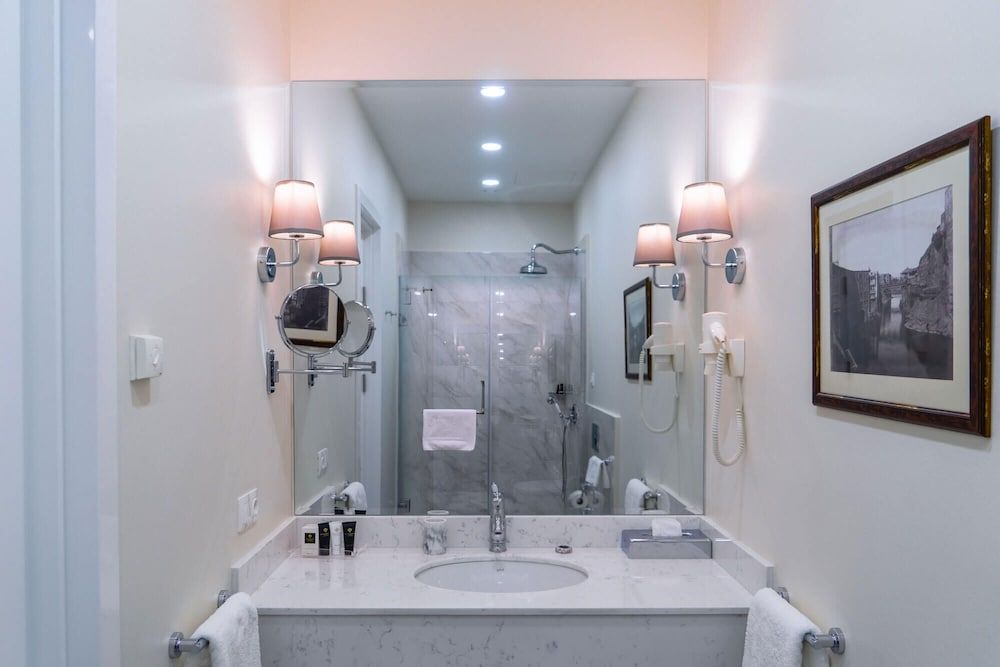 Tiflis Opera Aparthotel Royal Apartment, 1 King Bed with Sofa bed, City View 10