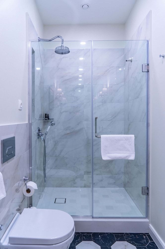 Tiflis Opera Aparthotel Royal Apartment, 1 King Bed with Sofa bed, City View 12