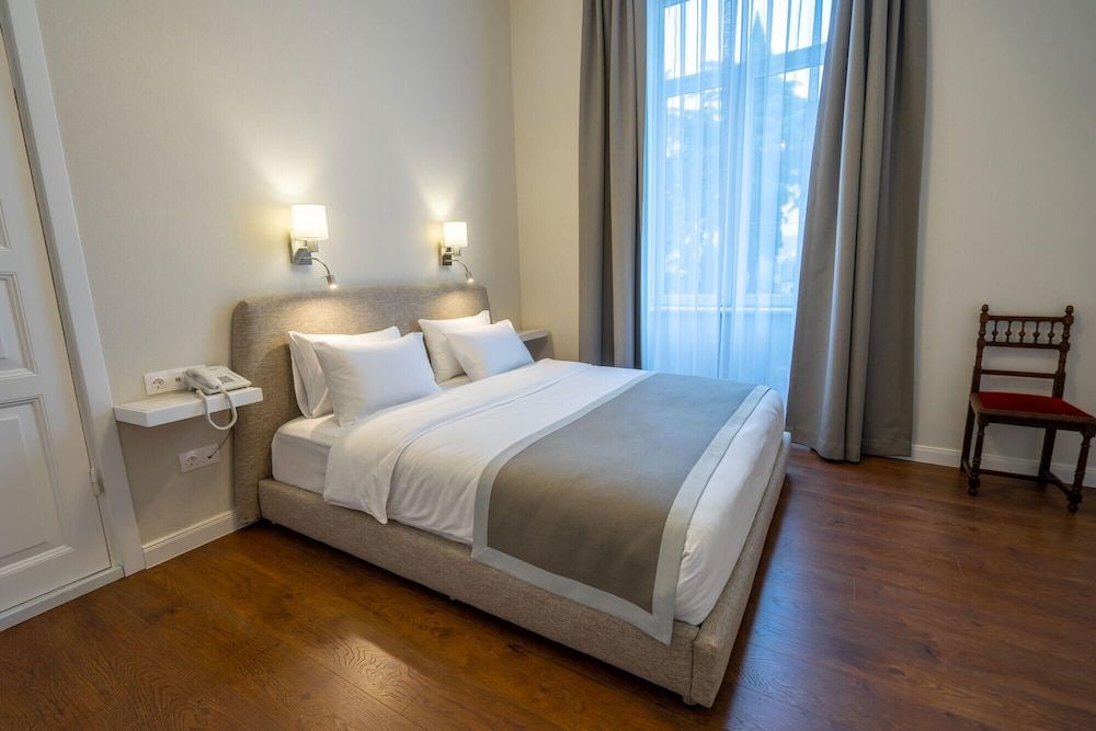 Tiflis Opera Aparthotel Royal Apartment, 1 King Bed with Sofa bed, City View 3