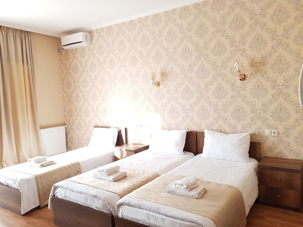 undefined Gold Line Hotel 2