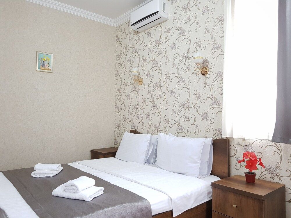 Gold Line Hotel Deluxe Double Room, Balcony 4