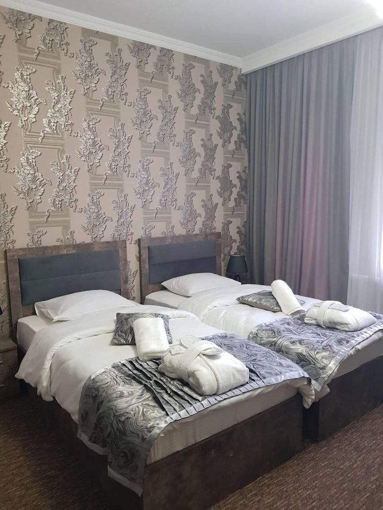 Hotel Makona Family Room 2