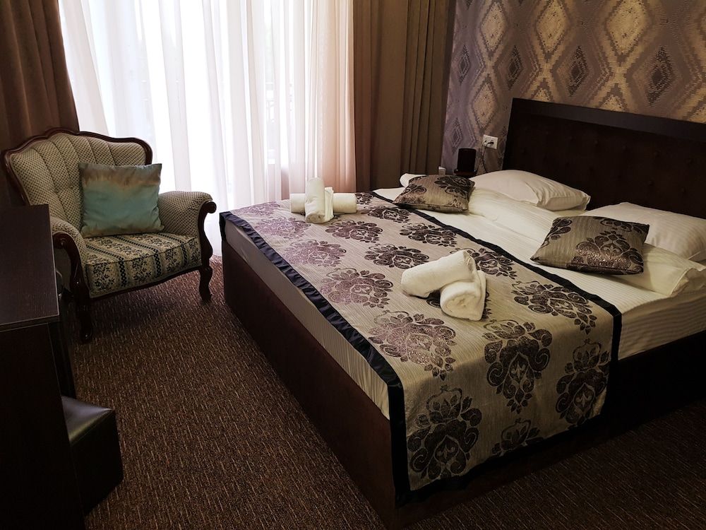 undefined Hotel Makona 2