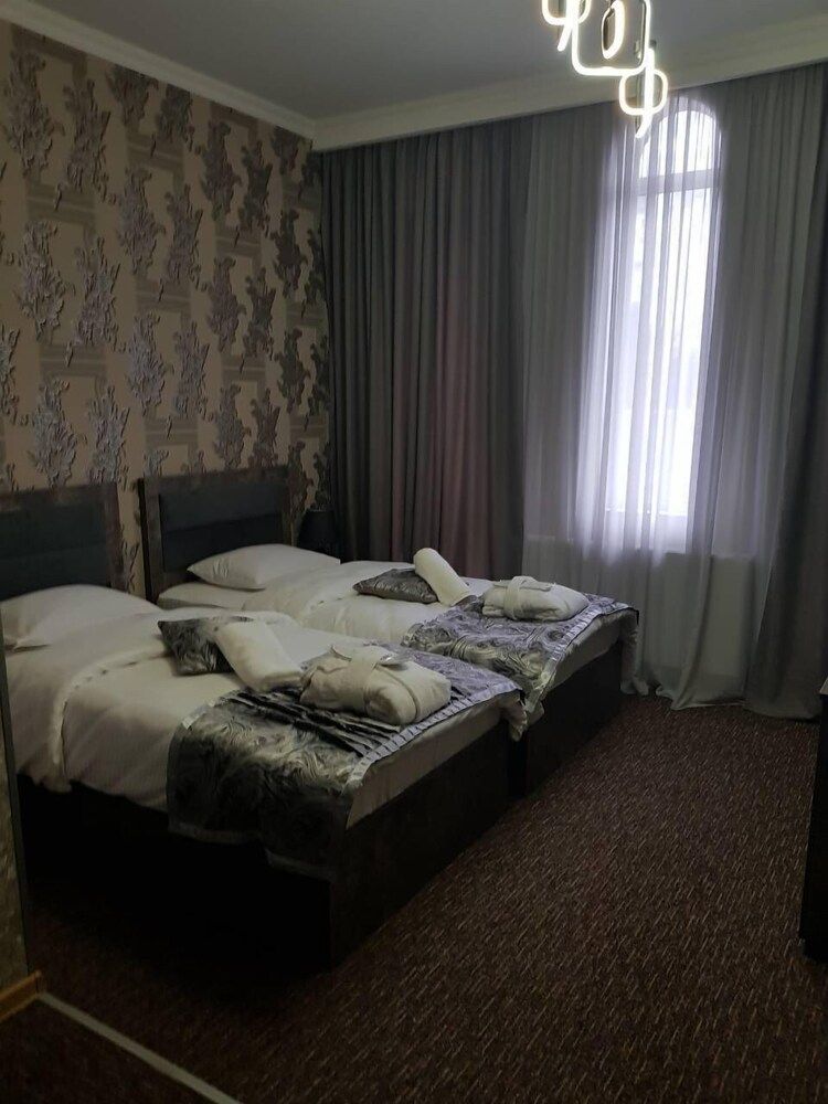 Hotel Makona Family Room 3