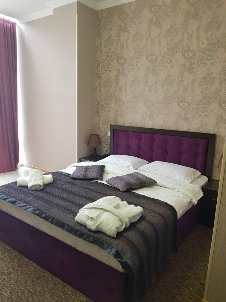 Hotel Makona Family Room 5