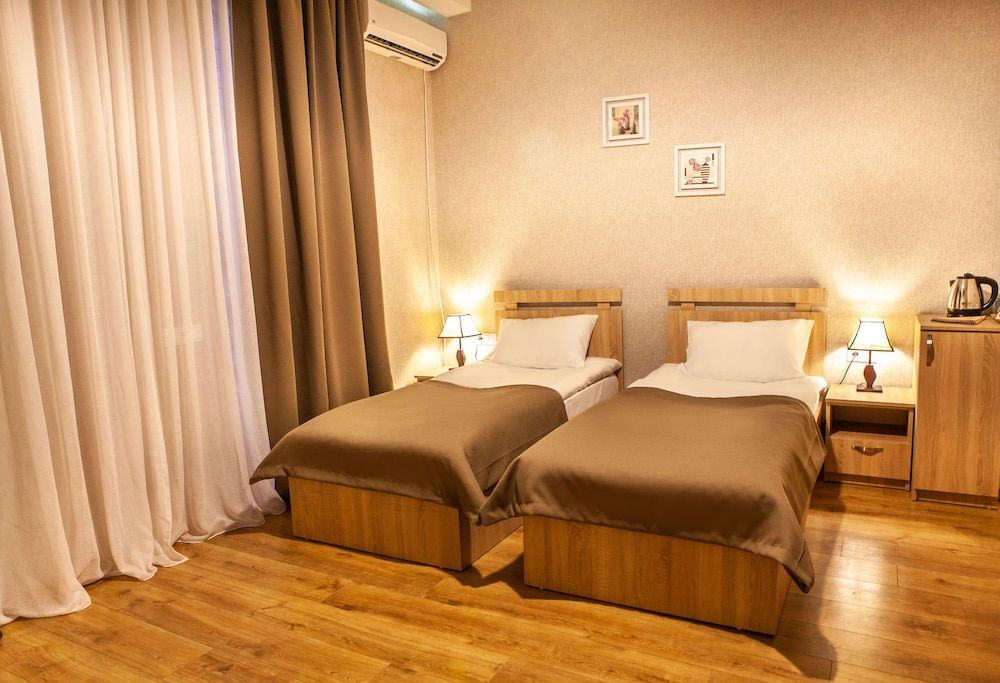 Wine Castle Standard Twin Room, Balcony, Garden View 2