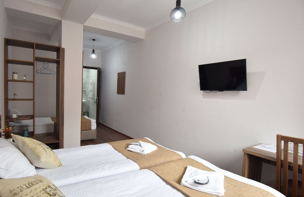 Day Room Art Hotel Deluxe Triple Room 3