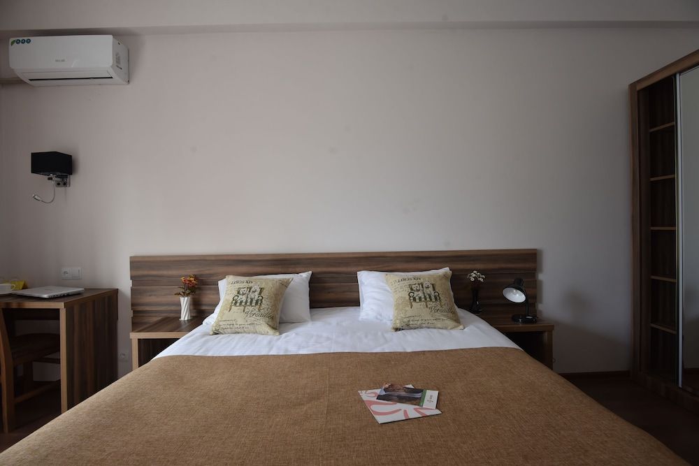 Day Room Art Hotel Deluxe Double Room 2