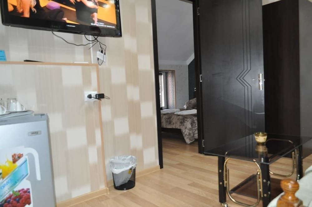 undefined Hotel Your Comfort 4