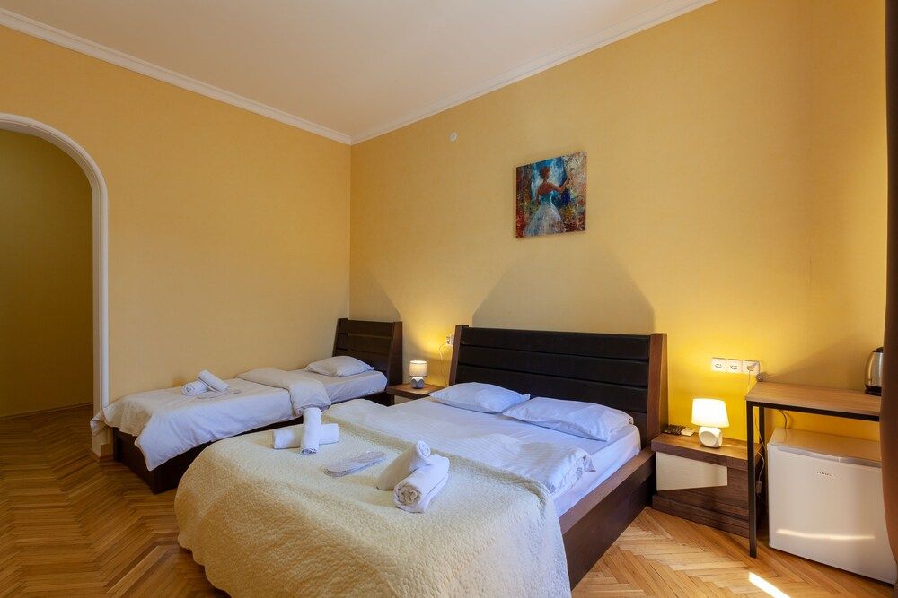 Nine Hotel Triple Room, Multiple Beds, Non Smoking 5