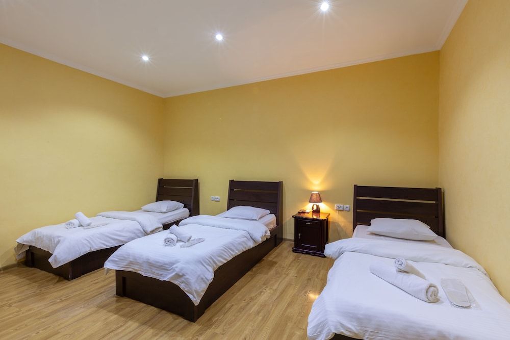 Nine Hotel Triple Room, Multiple Beds, Non Smoking 8