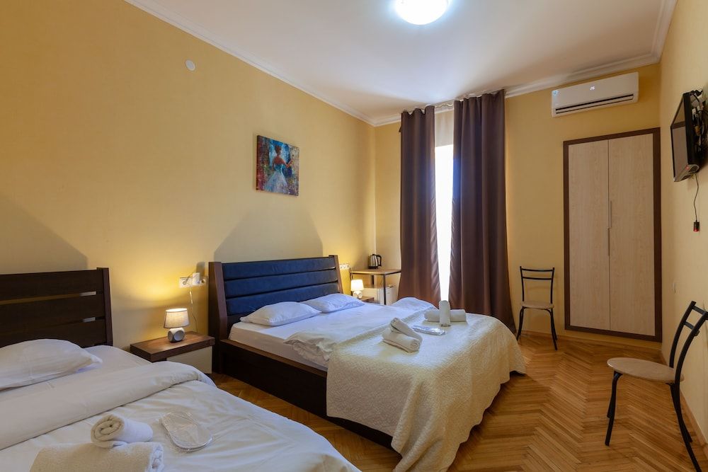 Nine Hotel Triple Room, Multiple Beds, Non Smoking 3