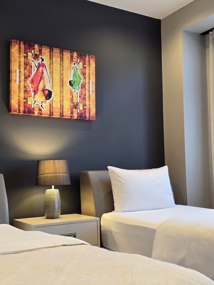 undefined Silver 39 Corner Hotel 5