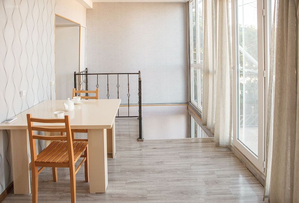 Room Service - Dining