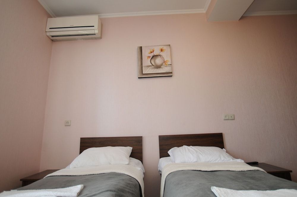 undefined Hotel White 8