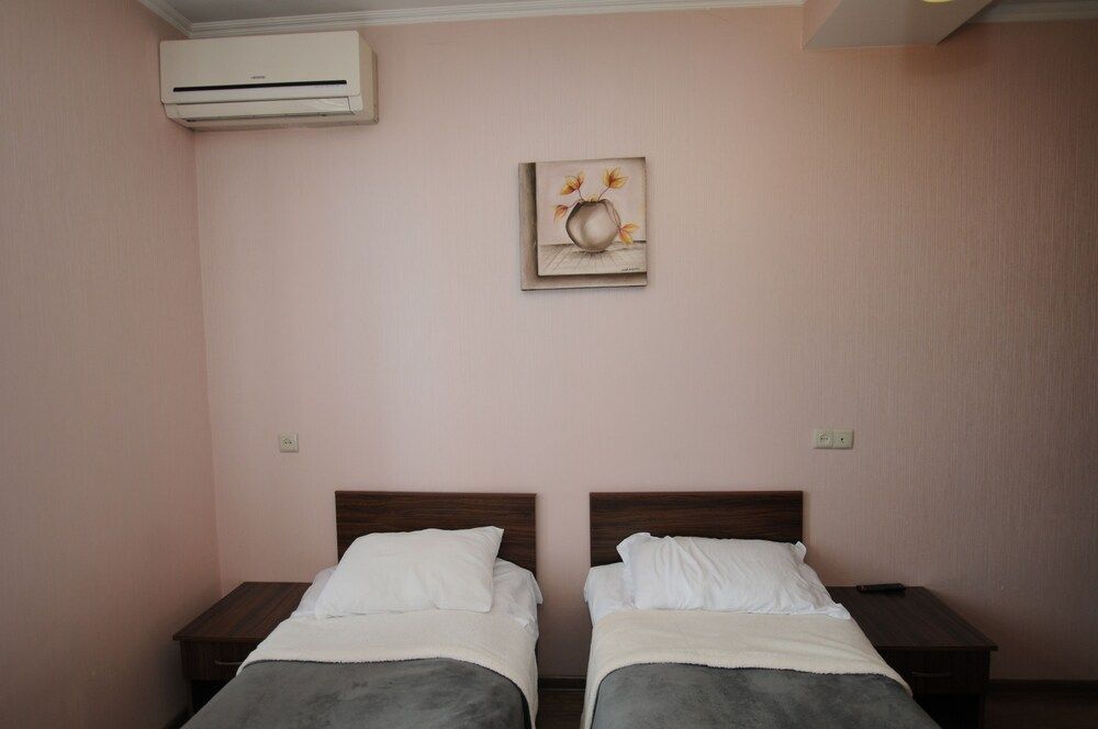 undefined Hotel White 9