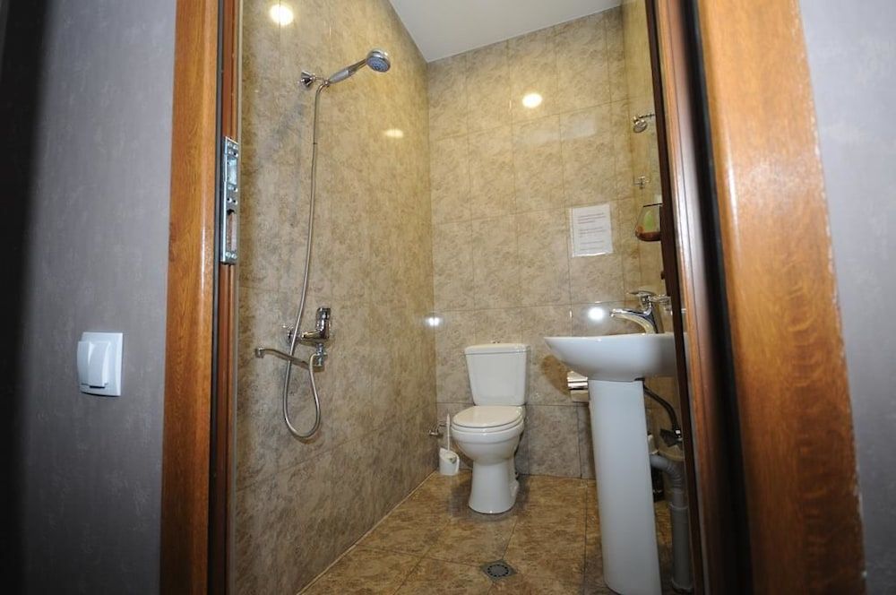 Hotel 7 Rooms Twin Room, City View 3