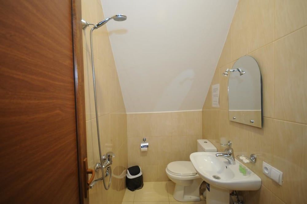 Hotel 7 Rooms Twin Room, City View 4