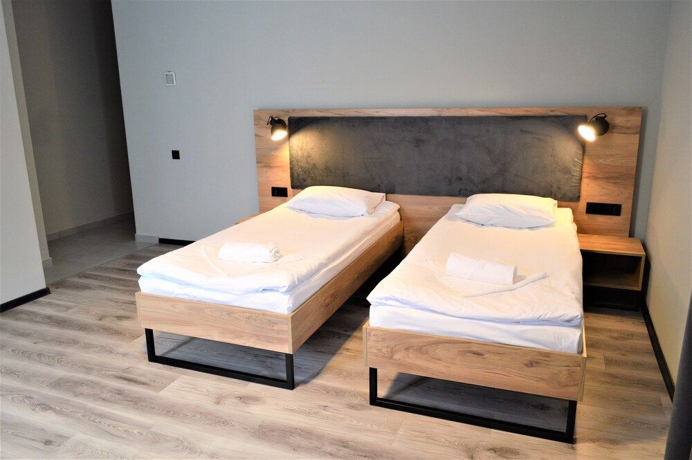 Blue Doors Standard Twin Room, 2 Twin Beds 6