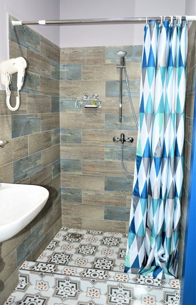 Blue Doors Standard Twin Room, 2 Twin Beds 4