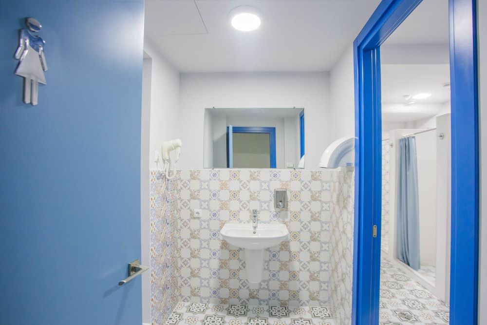 Blue Doors Bed in 6-Bed Female Only Dormitory Room 4